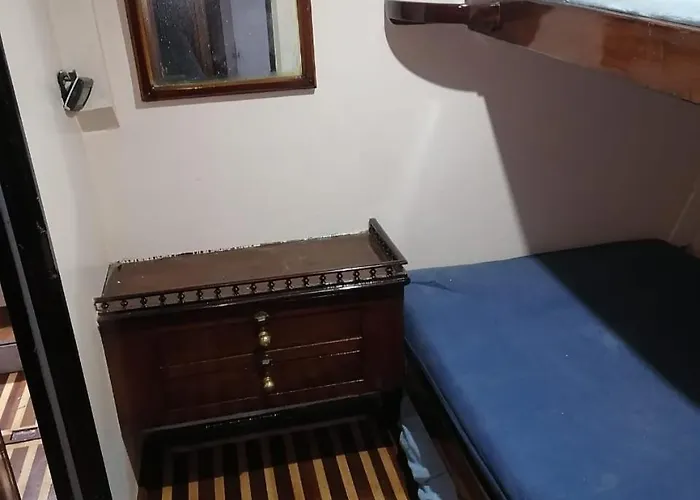 Zafeer Úszó hotel *